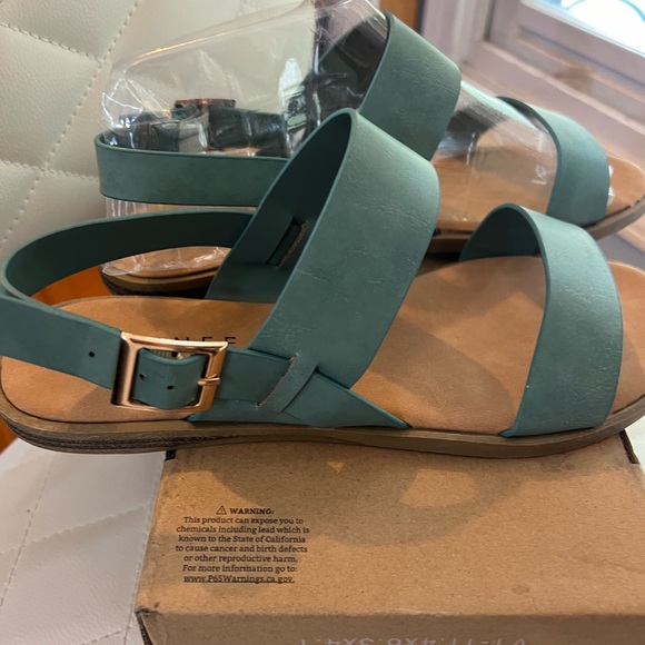 Sandals - Picture 2 of 5